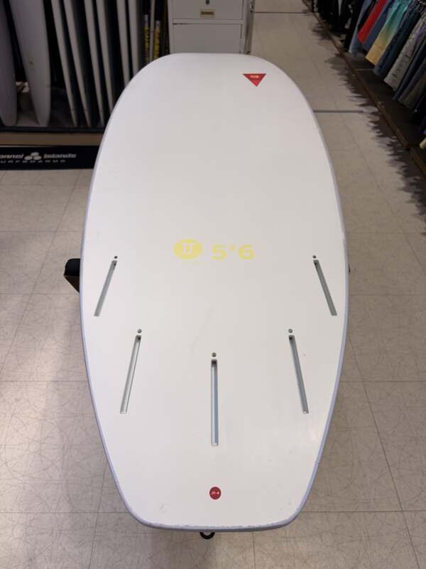 PYZEL】GLEMLIN 5'6 | ムラサキスポーツの中古バリューサーフボード