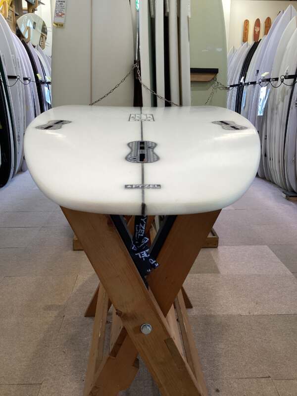 PYZEL】SHADOW 5'7 | ムラサキスポーツの中古バリューサーフボード