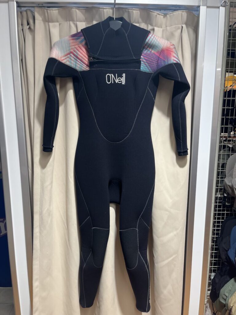 ★美品 O'NEILLレディースフルスーツМL O'NEILL】レディースウォームフルスーツ ORDERサイズ(身長158cm